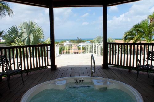 Hot tub, La Vista Azul Resort - Studio in Providenciales