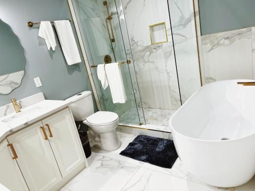 Luxury Loft style one bedroom vocational home in Beautiful Gordon Head in Victoria, Canada