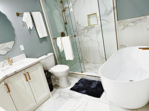 Luxury Loft style one bedroom vocational home in Beautiful Gordon Head in Victoria, Canada