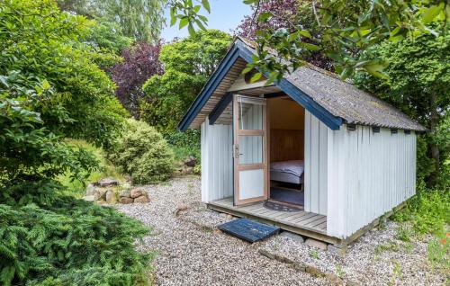 Vista exterior, 2 Bedroom Pet Friendly Home In Glesborg in Glesborg