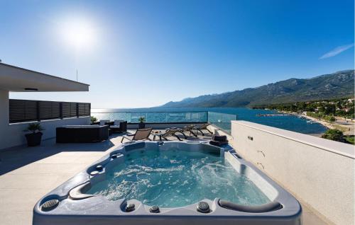 Beach Front Apartment In Rovanjska