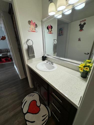 Mario, Harry Potter & Disney Loft Universal Studios 10min loft apartment in Los Angeles, USA