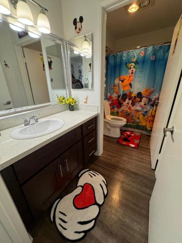 Mario, Disney & not themed Loft Universal Studios 10min loft apartment, Los Angeles (photo 6)