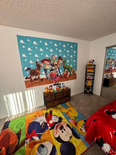Mario, Disney & not themed Loft Universal Studios 10min loft apartment, Los Angeles (photo 9)