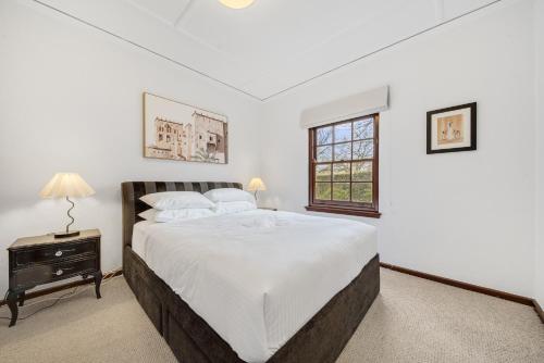 3-Bed Family Haven with Garden & BBQ Area photo 3