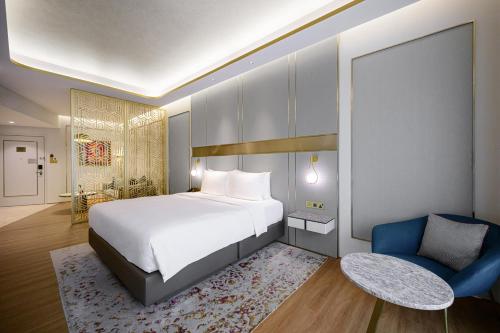 room detail thumbnail 1