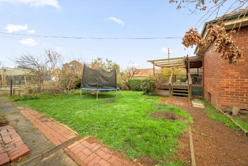 3-Bed Family Haven with Garden & BBQ Area photo 2