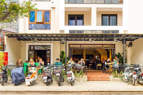 Harmony Old Town Hostel & Pool Bar in Hội An