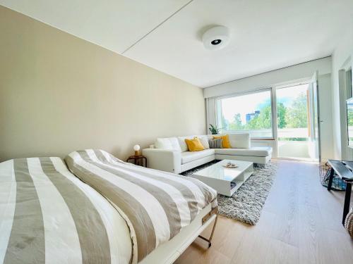 Tyylikäs kolmio puiston laidalla (Tyylikas kolmio puiston laidalla) in Forssa