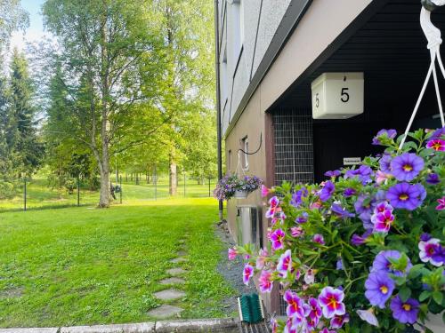 Vistas, Tyylikäs kolmio puiston laidalla (Tyylikas kolmio puiston laidalla) in Forssa