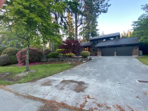 Luxury house with pleasure of life in Surrey, Canada