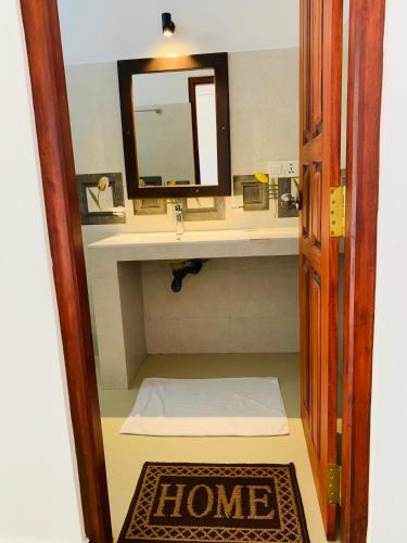 Budget Double Room image 5