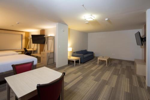 Holiday Inn Express & Suites Port Huron, an IHG Hotel in Port Huron, USA