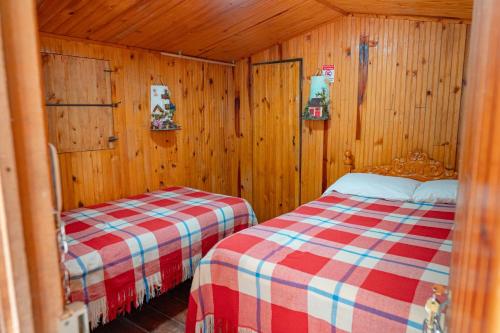 1 queen bed, 1 twin bed