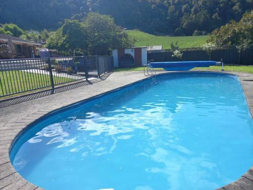 Kolam renang, Rural life in Otorohanga