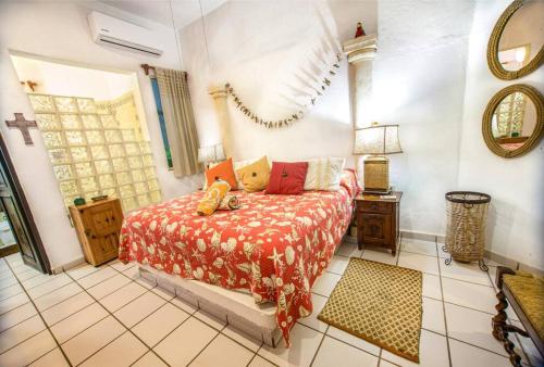 Caribbean sea front 2 BR 2 BA - Ground Floor- Large Pool -Seaweed-Free Beach in Akumal, Mexico