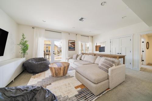Lake & Vine Villa #15 - image 12