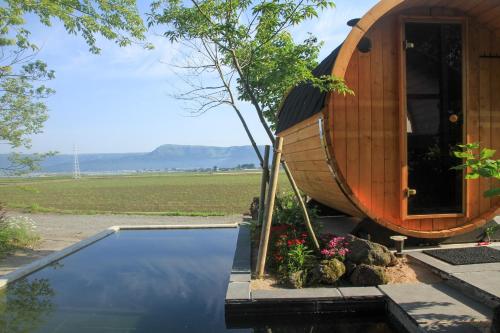 阿蘇の大観峰を一望!!プライベートサウナと湧水プールが魅力の一棟貸しの宿