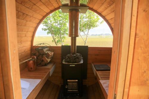 阿蘇の大観峰を一望!!プライベートサウナと湧水プールが魅力の一棟貸しの宿