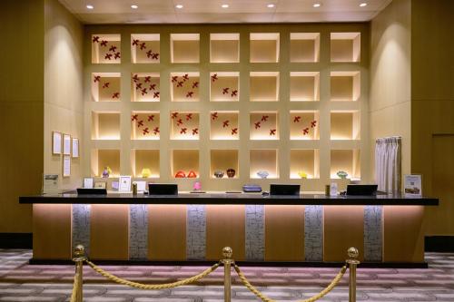 Front desk [24-hour]