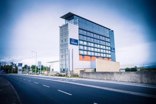 Фасада на хотела, Travelodge Limerick Castletroy in Грууди