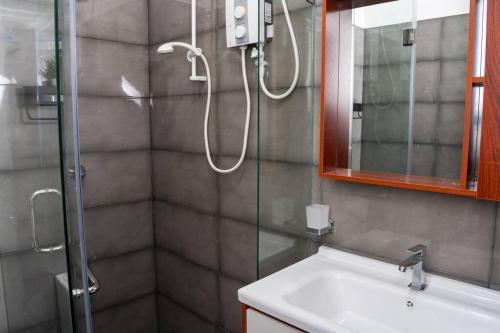 H2O Residences Colombo -2BR Managed Service Apartment at Oval View by Dr Nalin - image 11