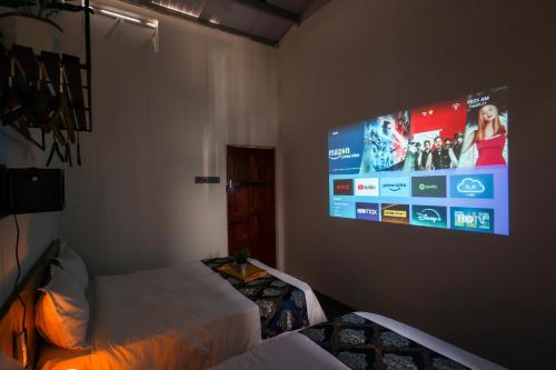 35 Cozy Homestay with projector Pool evcharger