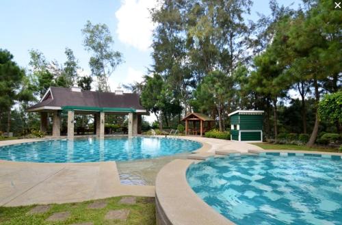 Swimming pool, Alpine Villas Greens Staycation at Crosswinds Tagaytay in Tagaytay