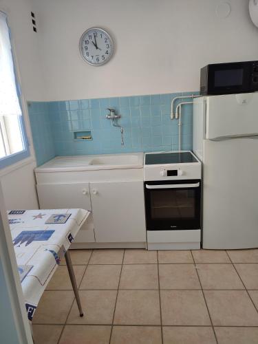 T1 dans immeuble sur plage near Grau-Du-Roi Train Station