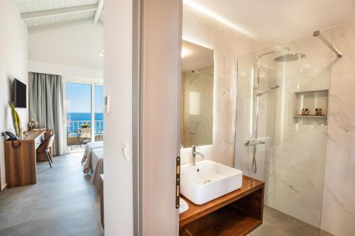 Apolis Beachscape Hotel - image 14