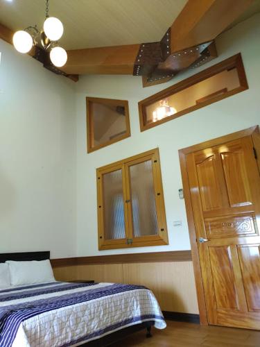 Double Room with Sea View image 5