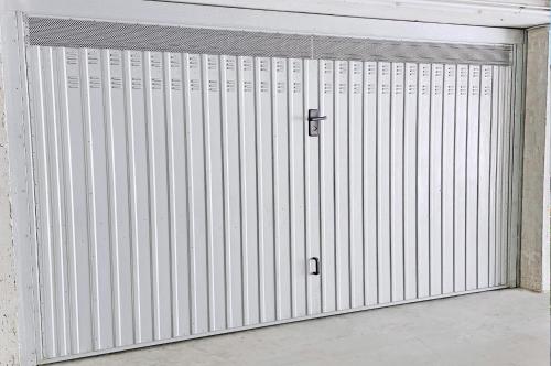 Ambra by Ermosa - con giardino e sdraio - a 300 m dal mare