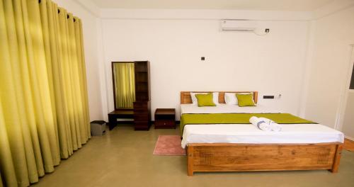 Deluxe Double Room with Balcony image 10