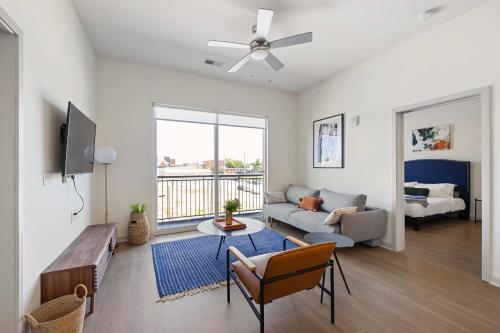 Modern Nulu 2BR CozySuites 06 thumb 3
