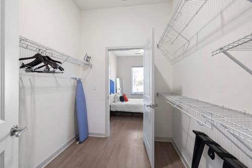 Modern Nulu 2BR CozySuites 06 detail