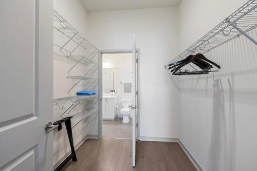 Modern Nulu 2BR CozySuites 06 detail