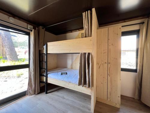 4 bunk beds