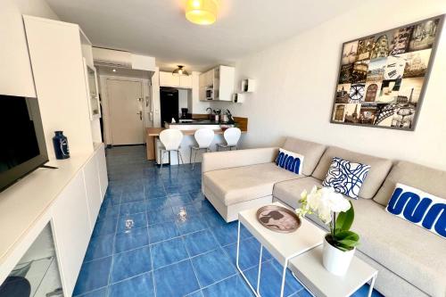 Golfe Juan - 4 People - Sea View - Swimming Pool - Garage gîte à louer Golfe-Juan