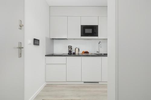 Studio with Balcony image 10