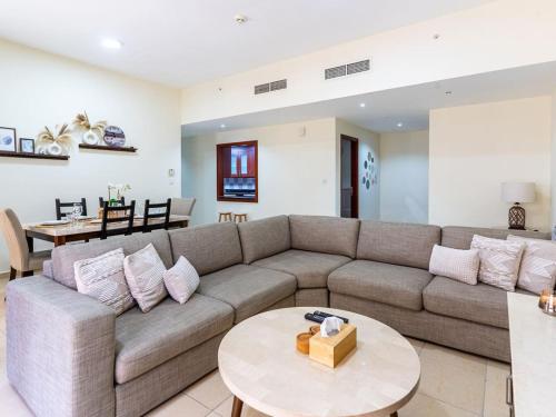 LUXFolio Retreats - Spacious and Luxurious Suite - image 12