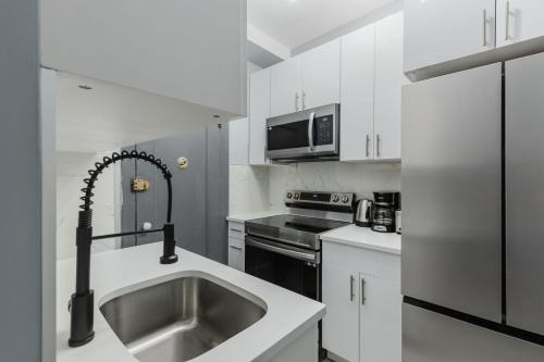 Blueground Midtown W elev nr Times Sq park NYC-1492 in New York, USA