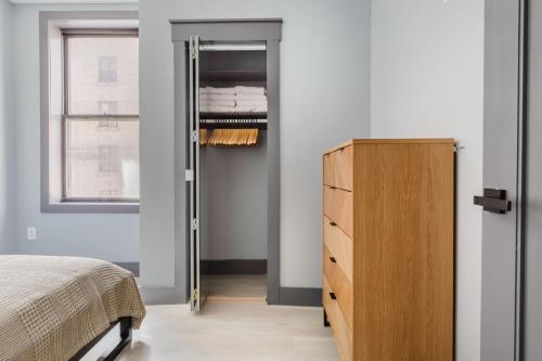 Blueground Midtown W elev nr Times Sq park NYC-1492 in New York, USA