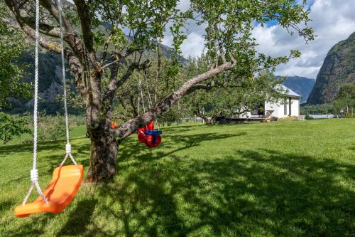 คลับสำหรับเด็ก, Jordeplegarden holiday home - Part of a farm - Two buildings - Close to Flåm (Jordeplegarden holiday home - Part of a farm - Two buildings - Close to Flam) in เลอดาล