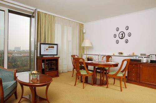 บริการและสิ่งอำนวยความสะดวก, โรงแรมอัม พาร์คริง (Hotel Am Parkring) near บูร์กการ์เทน พาร์ค
