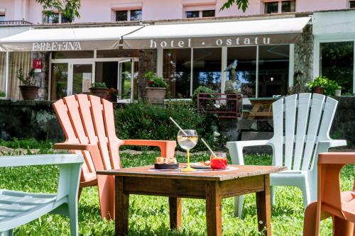 Dārzs, Logis Hôtel Restaurant Espelletenia (Logis Hotel Restaurant Espelletenia) in Larceveau-Arros-Cibits