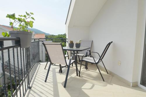 Balcony/terrace, Sun Apartment in Milovici