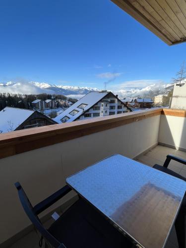 L'Eperon Center Crans wonderful view - Tap to explore photos
