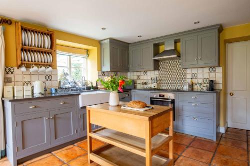 Bookers Cottage - image 2