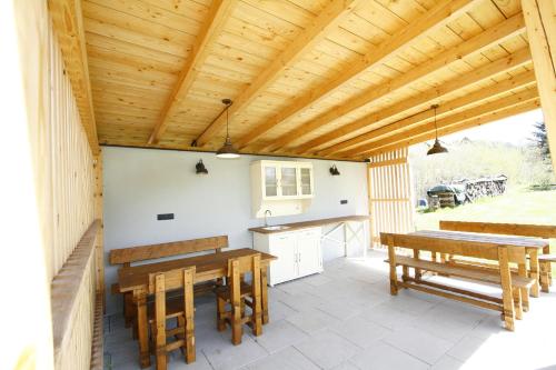 Cerveny Stylovy Apartman 3 km od Male Skaly in Koberovy