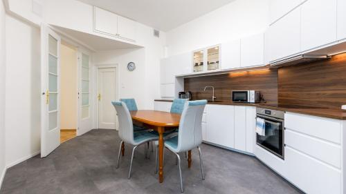 Palisady Charm - Stylish High Ceiling, Downtown, Parking, Братислава (фото 9)